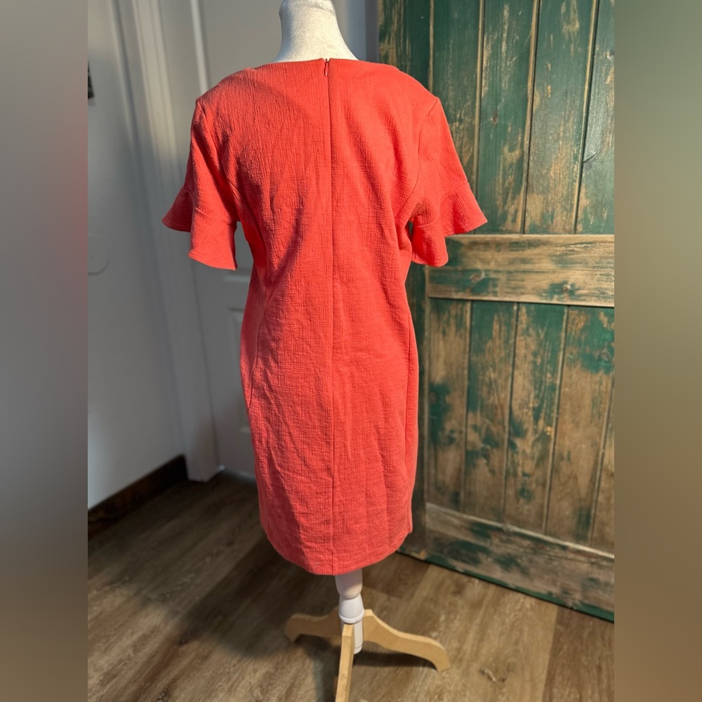 Tahari Dress Women size 6 sheath coral
Flutter bell Sleeve Stretch Back
Zip - Picture 7 of 13